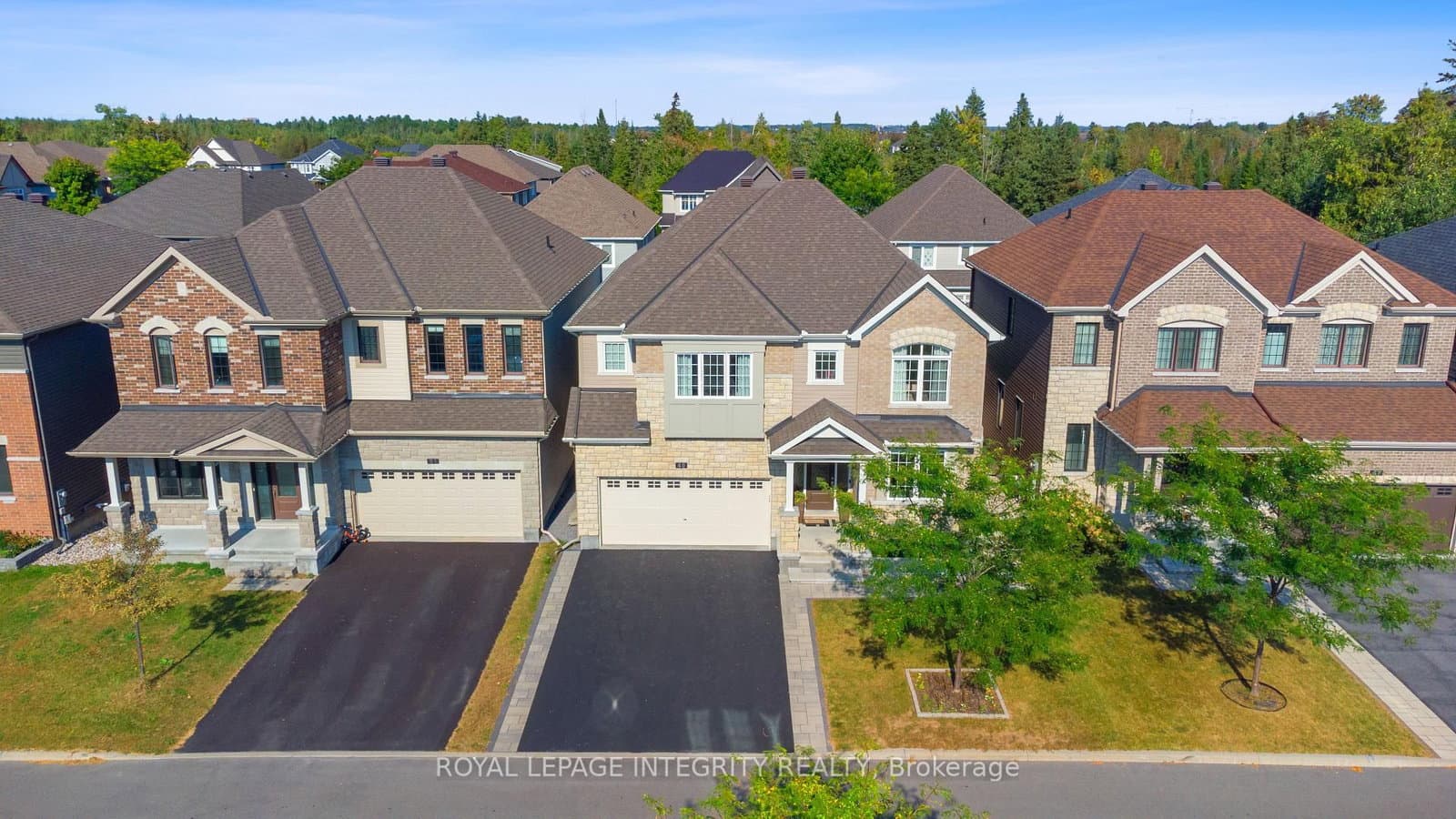 49 Hawks Landing Crescent, Stittsville, ON — photo 2
