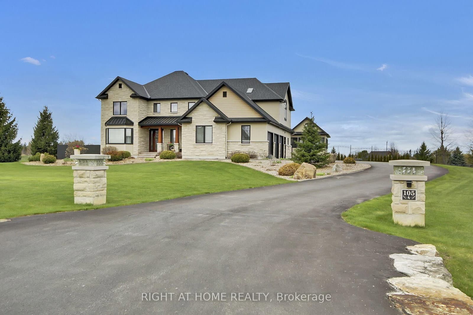 105 Ravenview Way, Kanata, ON