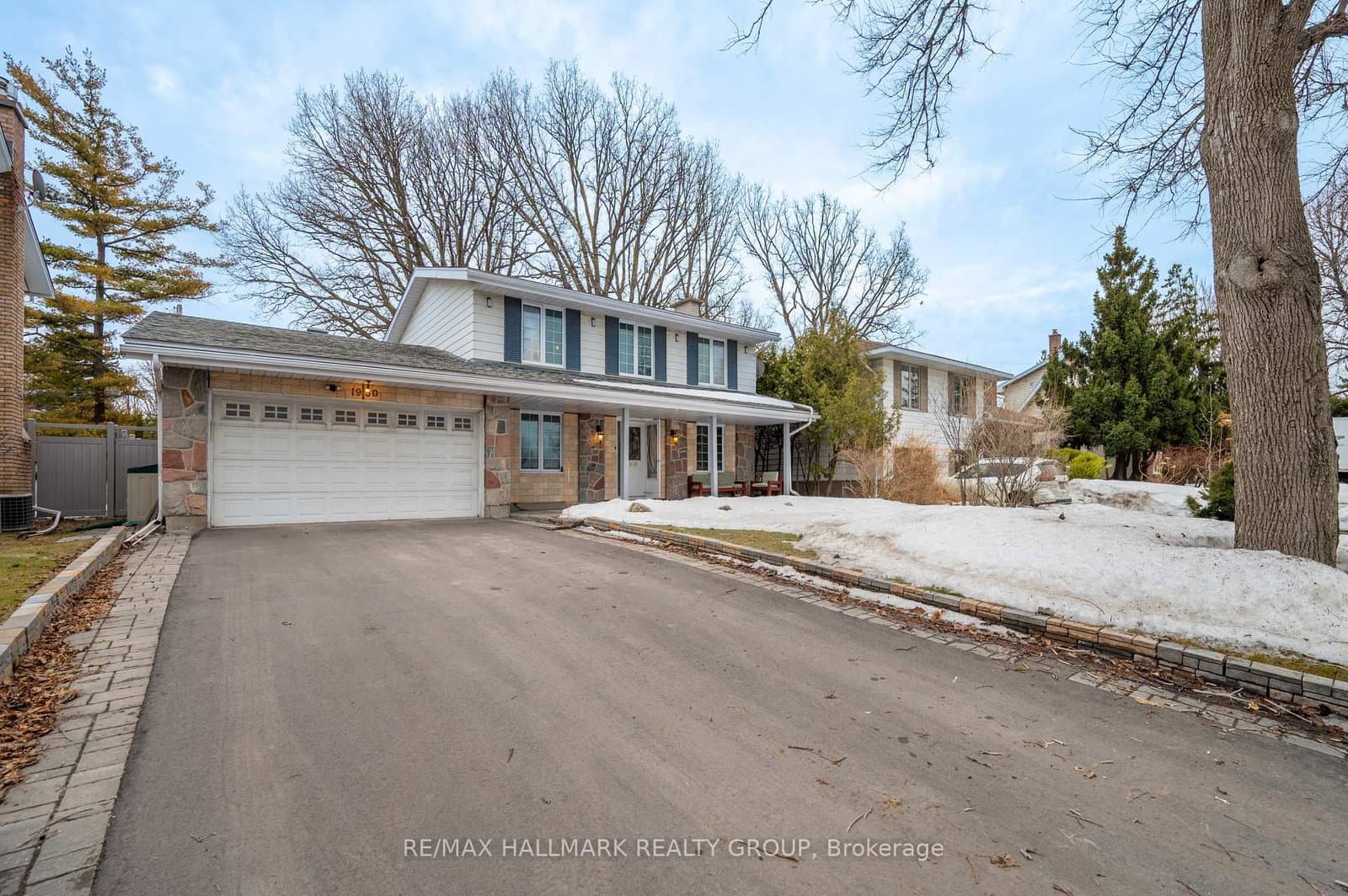1930 Southampton Court, Ottawa, ON