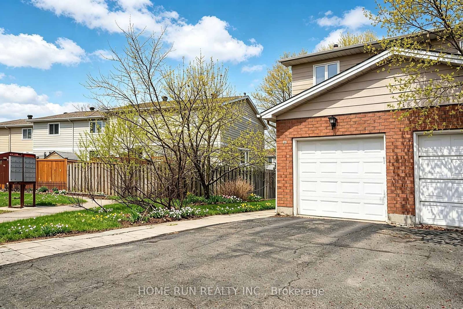 30 Sturbridge Private, Ottawa, ON — photo 3