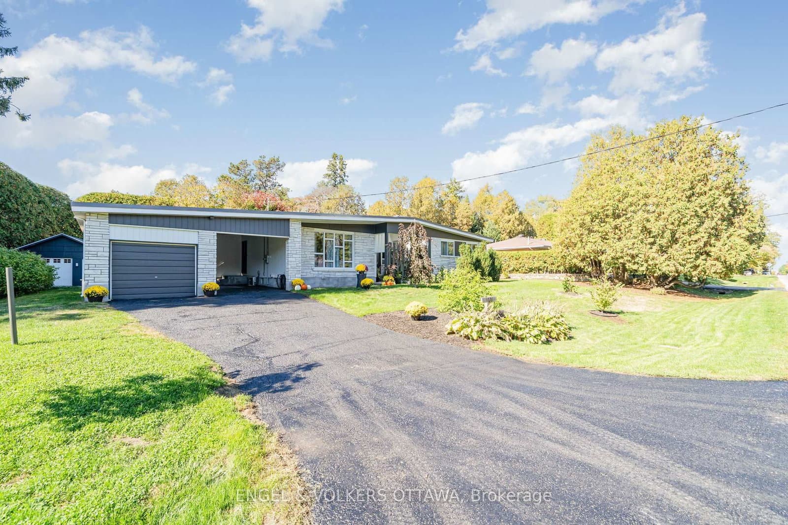 121 Grenfell Crescent, Nepean, ON — photo 3