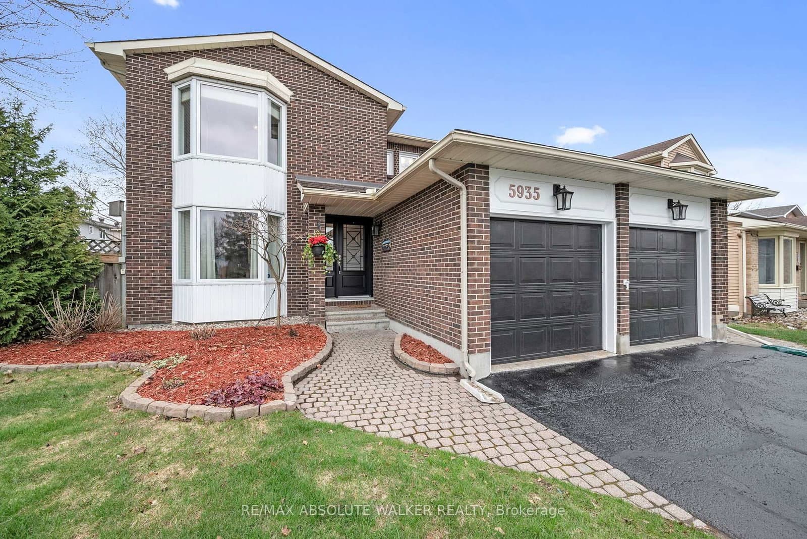 5935 Meadowglen Drive, Ottawa, ON — photo 2