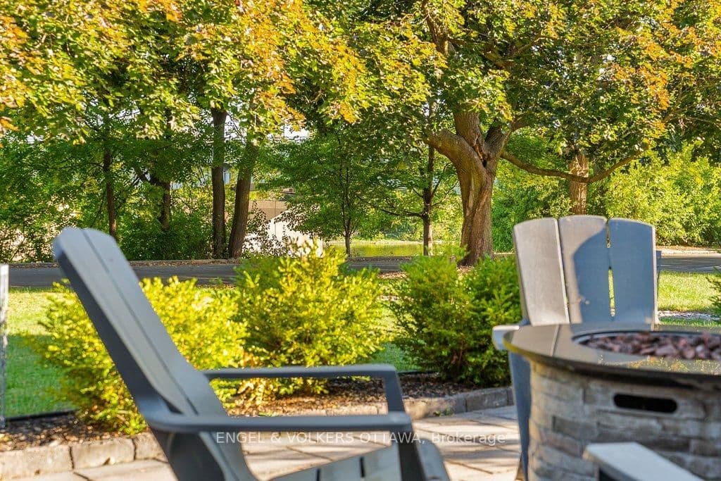 1926 RIDEAU GARDEN Drive, Ottawa, ON — photo 3