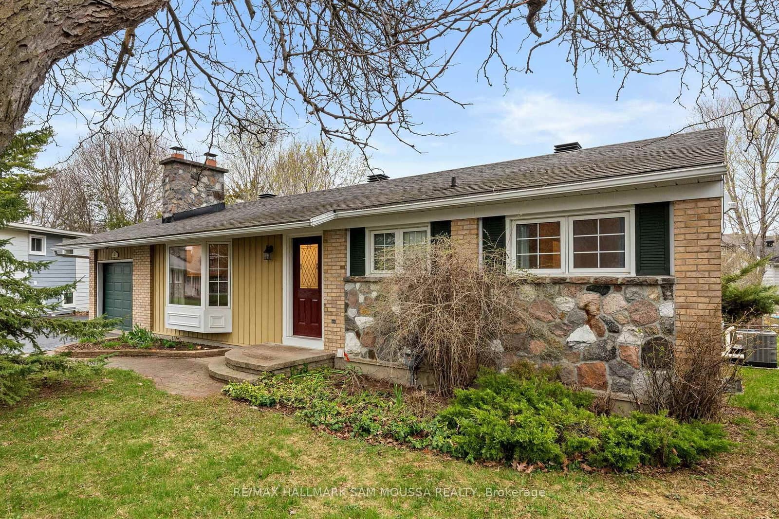 11 Springdale Crescent, Ottawa, ON — photo 2
