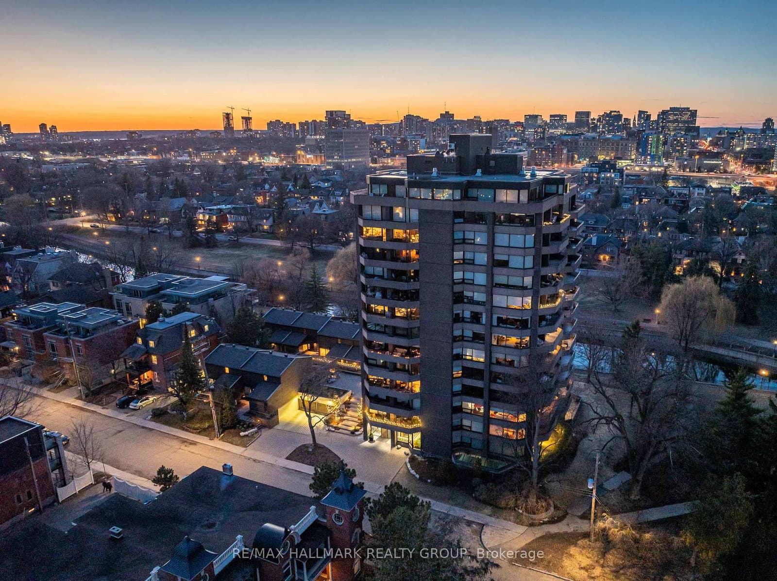 TH2 - 300 Queen Elizabeth Drive, Ottawa, ON