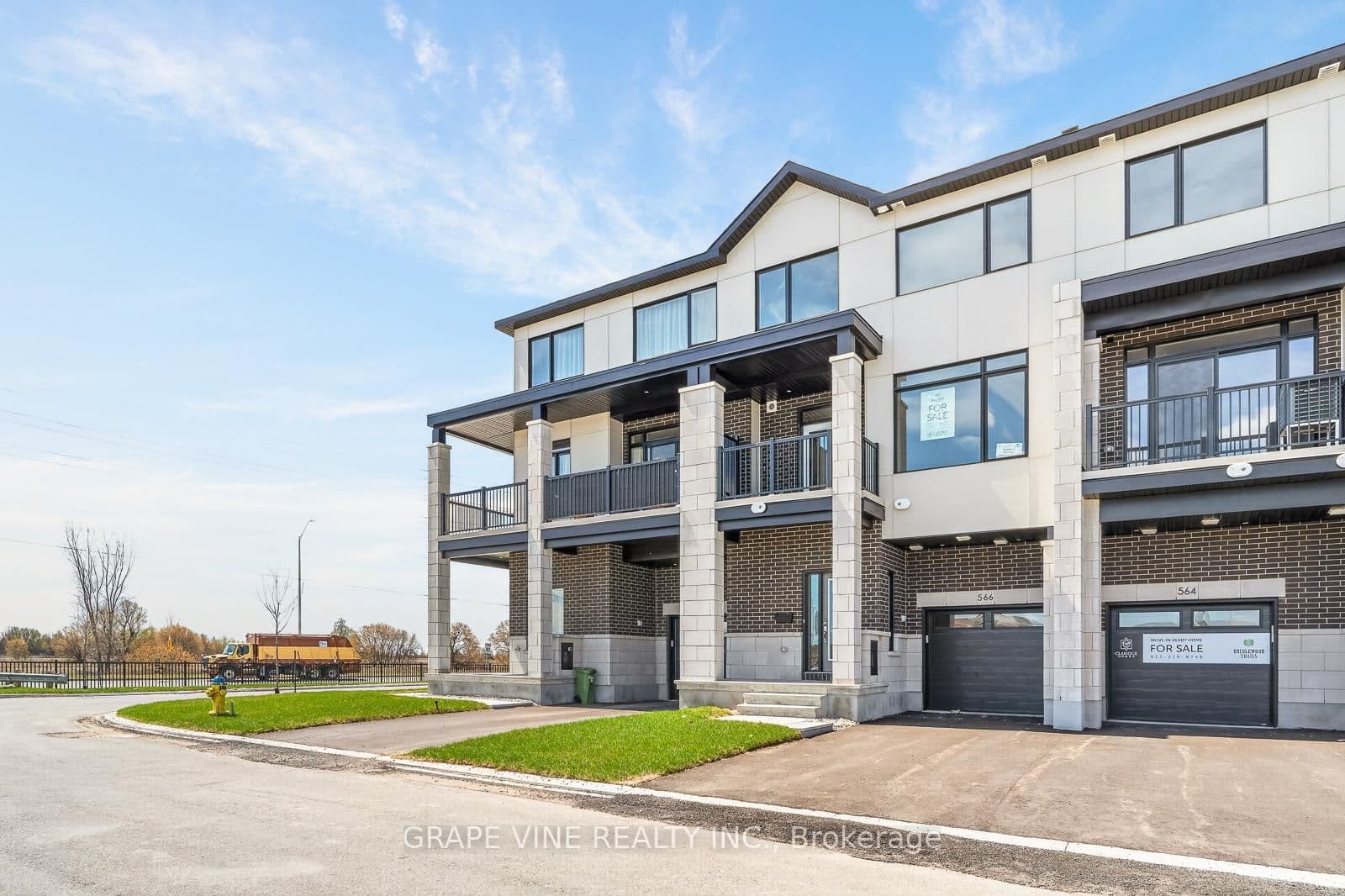 566 Arbia Ridge, Kanata, ON — photo 2
