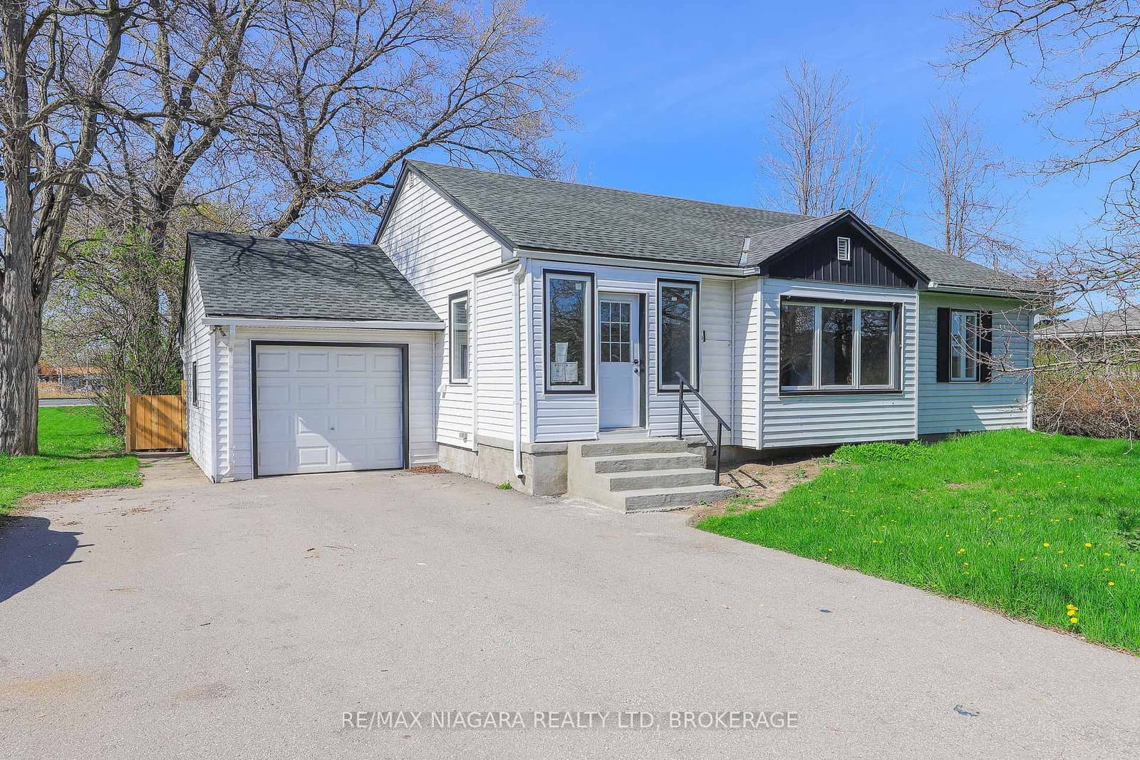 5 Meadowvale Drive, St. Catharines, ON — photo 3