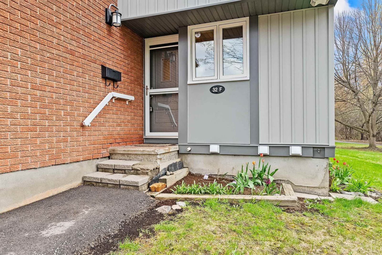 49 - 32 F Benlea Drive, Ottawa, ON — photo 2