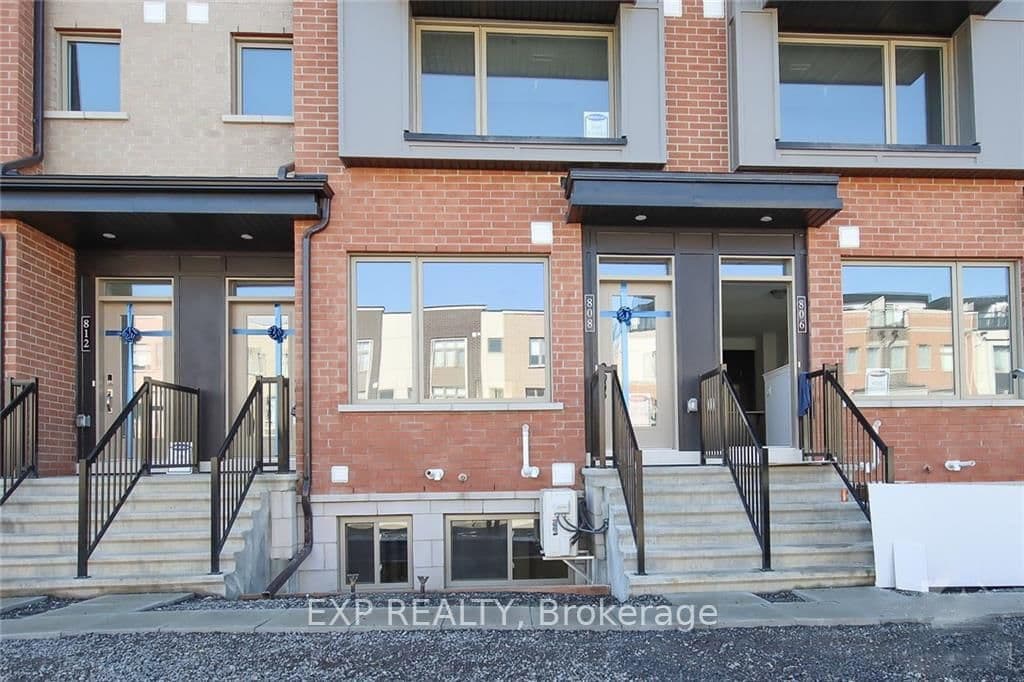 808 Mikinak Road, Ottawa, ON — photo 2