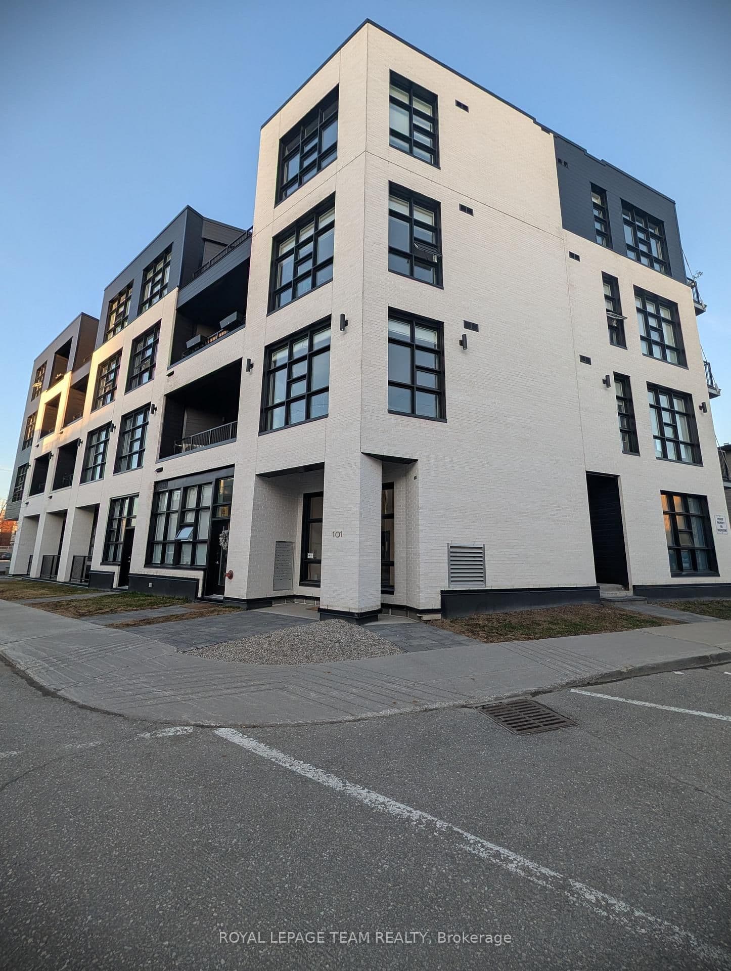 4 - 101 Pinhey Street, Ottawa, ON