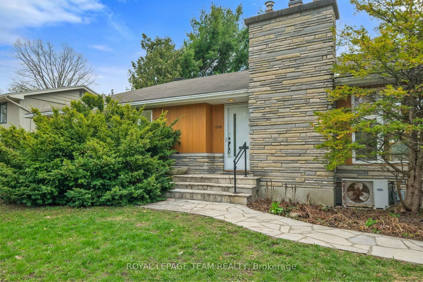 1358 Dowler Avenue, Ottawa, ON — photo 2