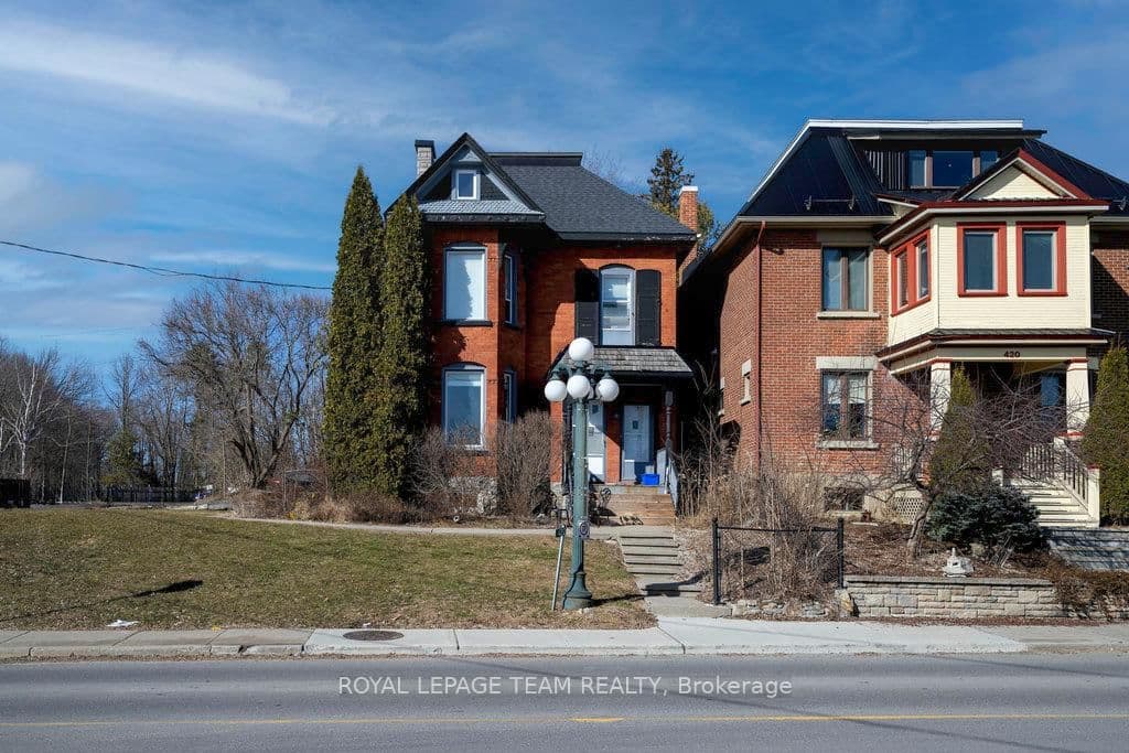 422 Donald B Munro Drive, Carp, ON