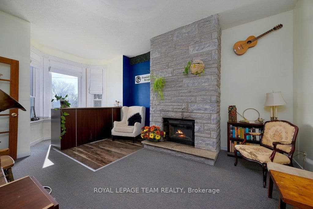 422 Donald B Munro Drive, Carp, ON — photo 3