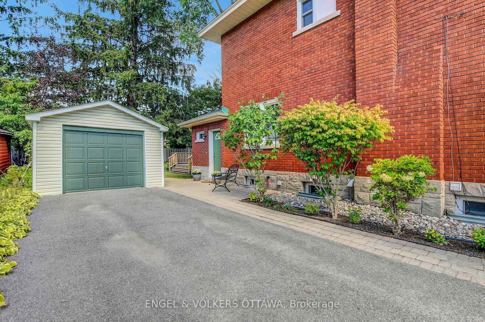 77 Helena Street, Ottawa, ON — photo 3