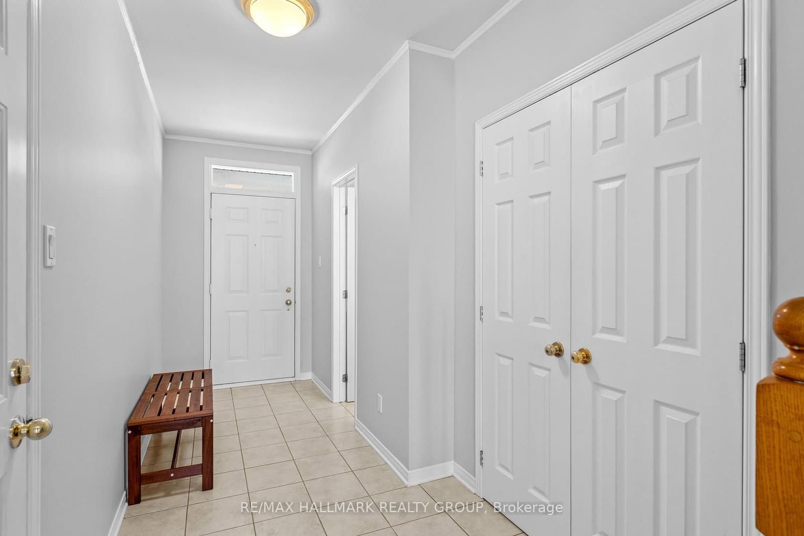 16 Maxton Private, Ottawa, ON — photo 2