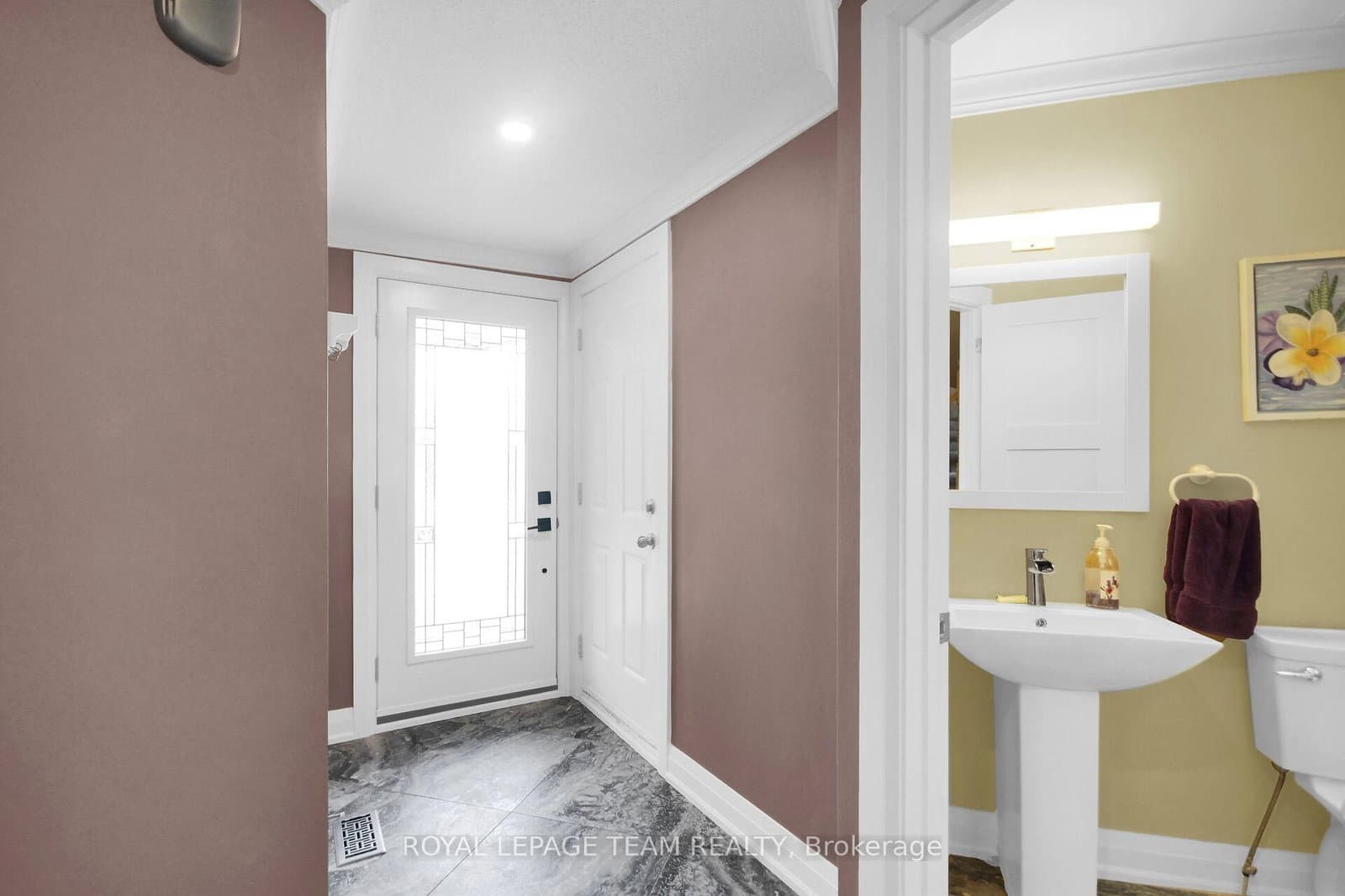 18 Longshire Circle, Ottawa, ON — photo 3