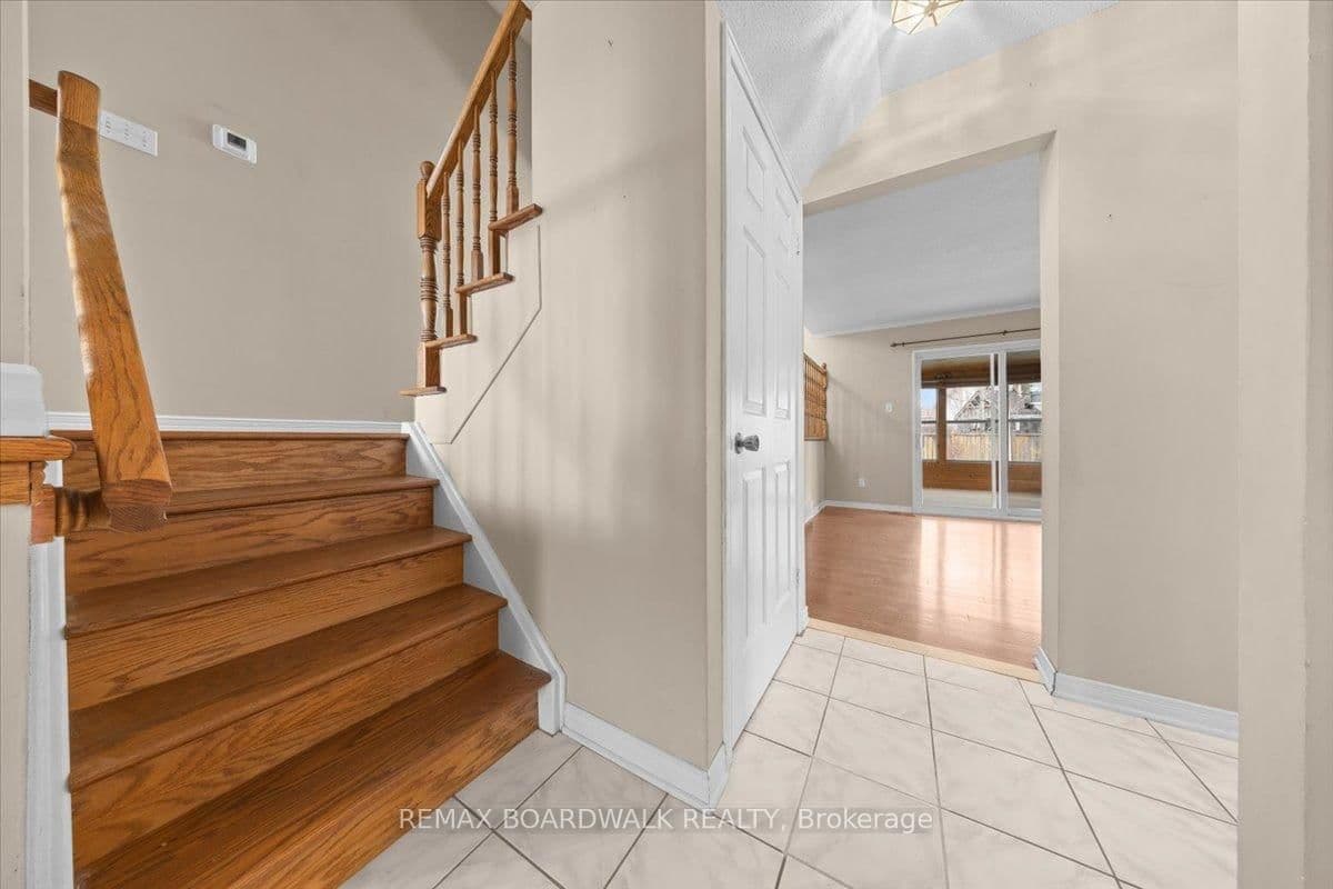 1195 St Jerome Crescent, Ottawa, ON — photo 3