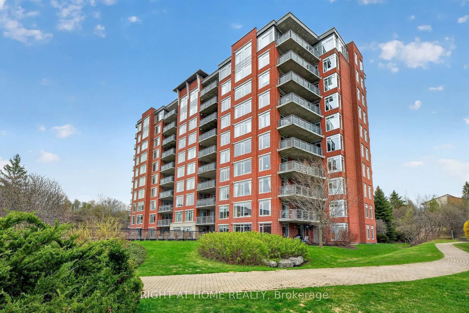 307 - 136 Darlington Private, Ottawa, ON