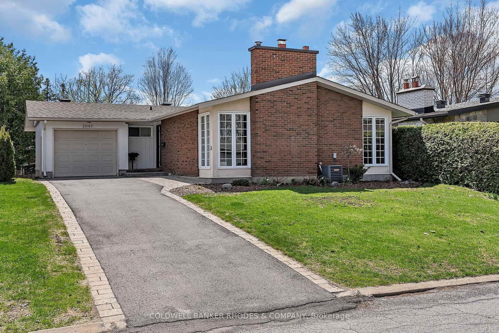 2047 Woodglen Crescent, Ottawa, ON