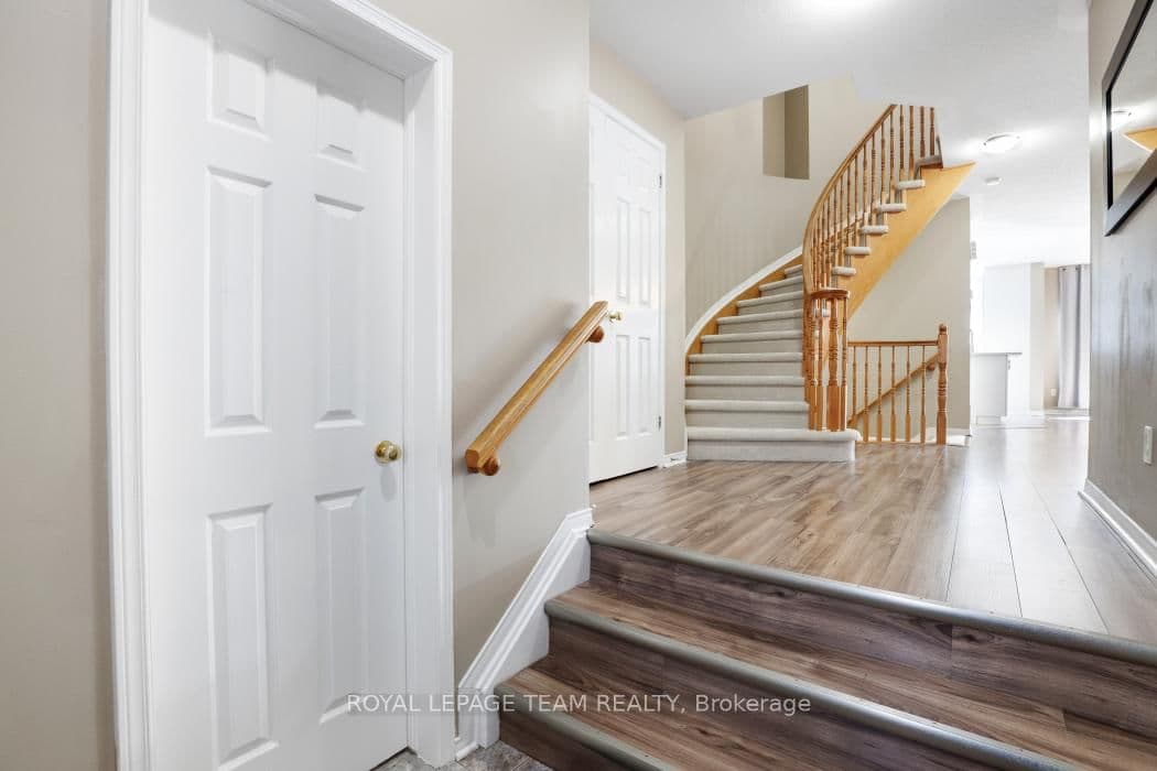 576 Chardonnay Drive, Ottawa, ON — photo 2