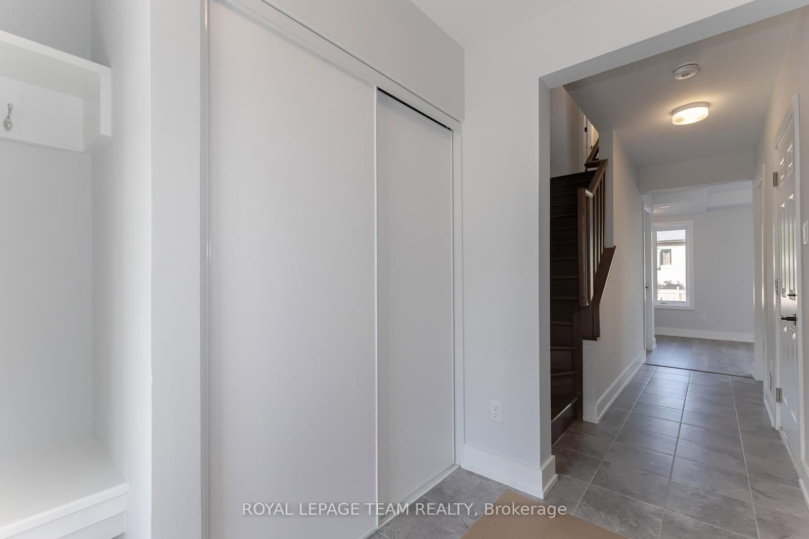 748 KINSTEAD Private, Ottawa, ON — photo 2