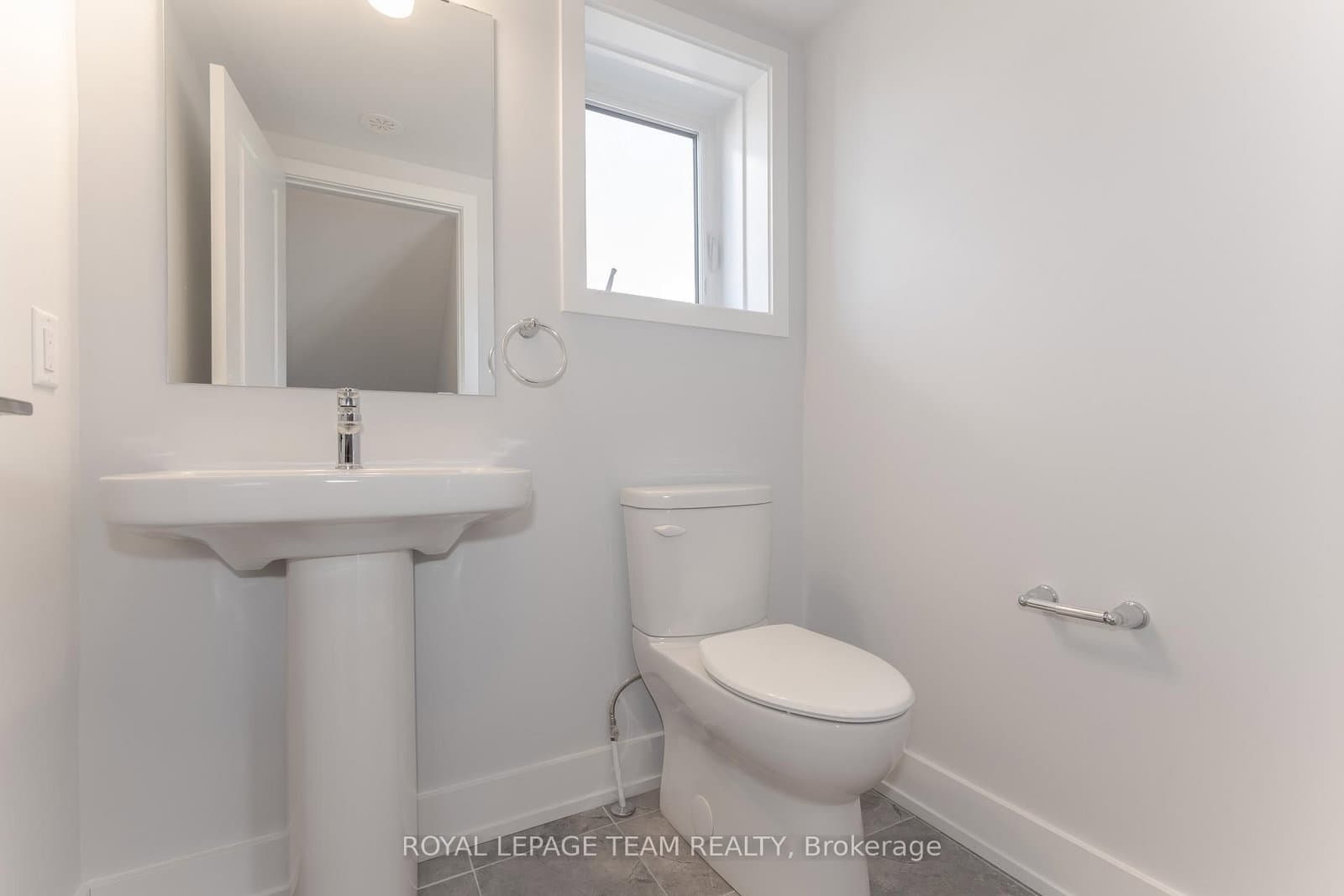 748 KINSTEAD Private, Ottawa, ON — photo 3