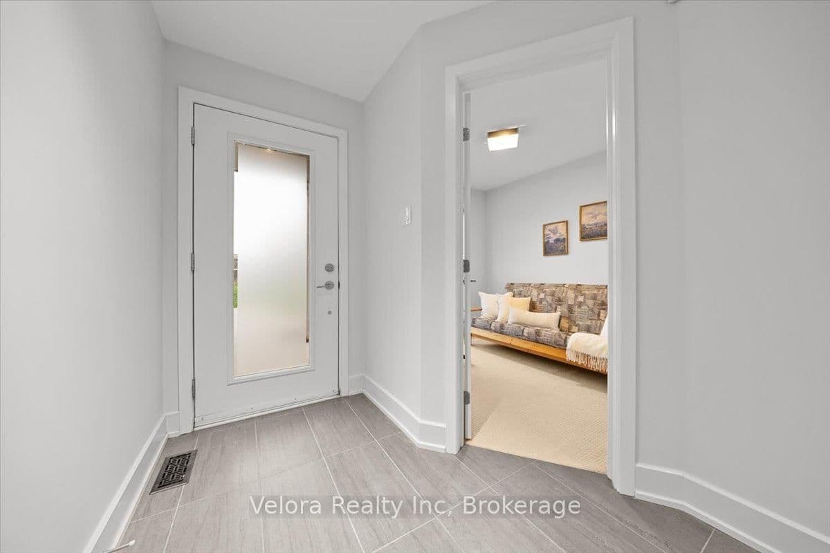 63F Young Street, Ottawa, ON — photo 3
