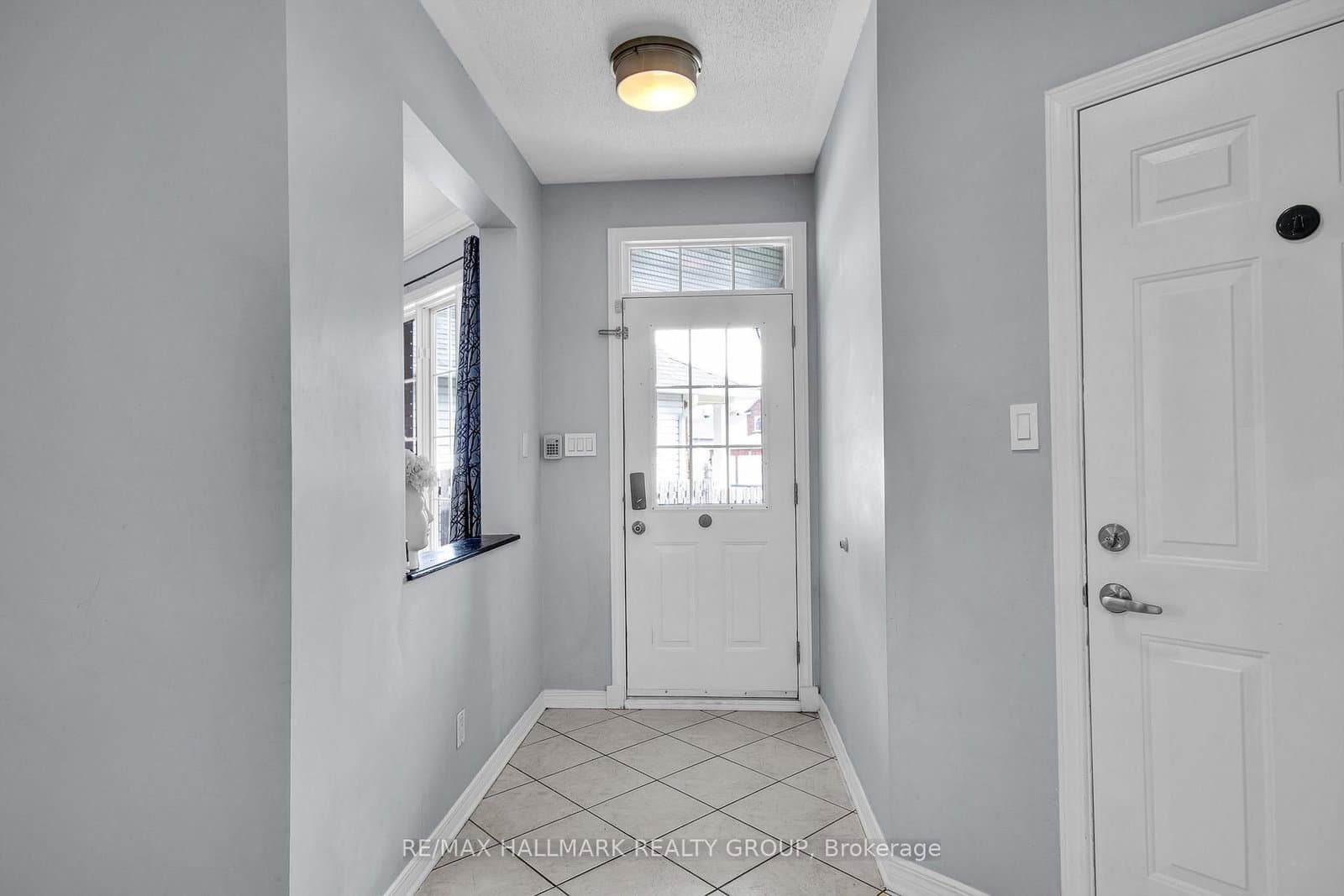 4362 Rainforest Drive, Ottawa, ON — photo 2