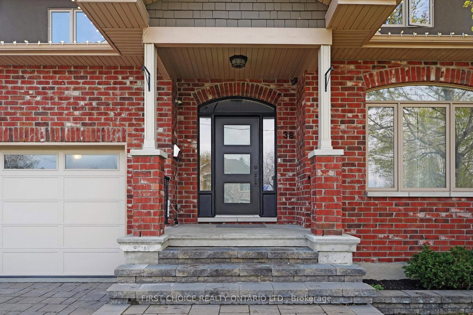 38 Withrow Avenue, Ottawa, ON — photo 2