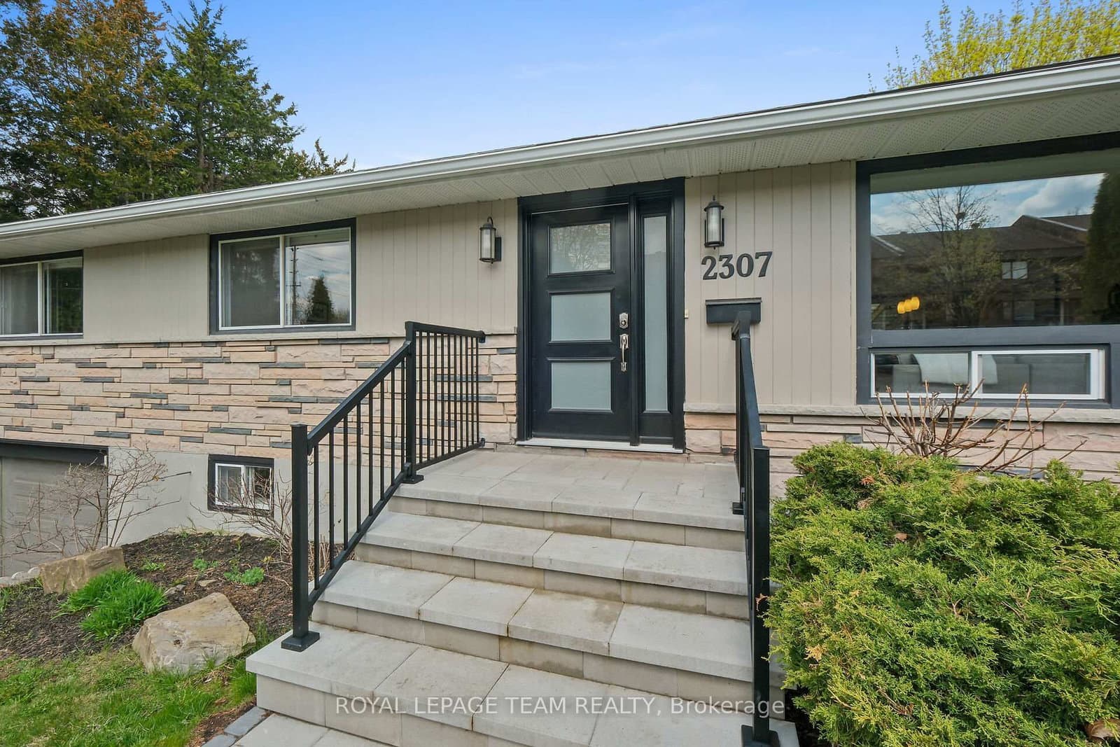 2307 Walsh Avenue, Ottawa, ON — photo 2
