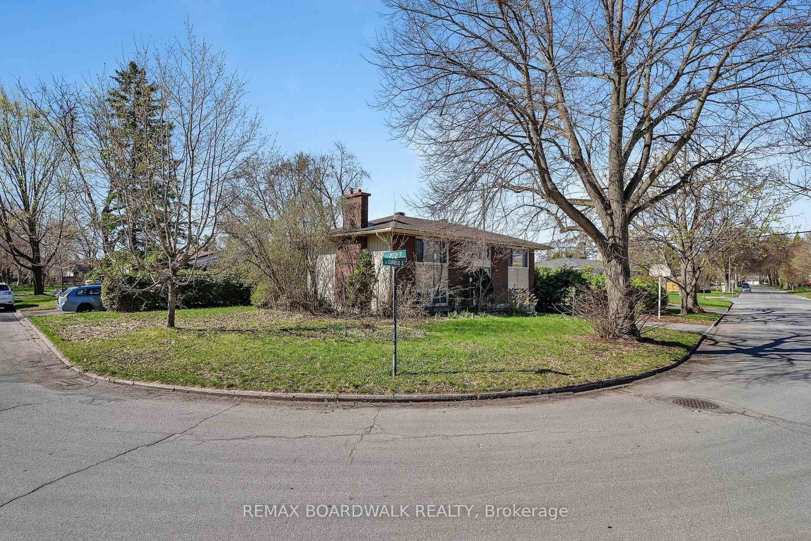 956 Garwood Avenue, Ottawa, ON — photo 2