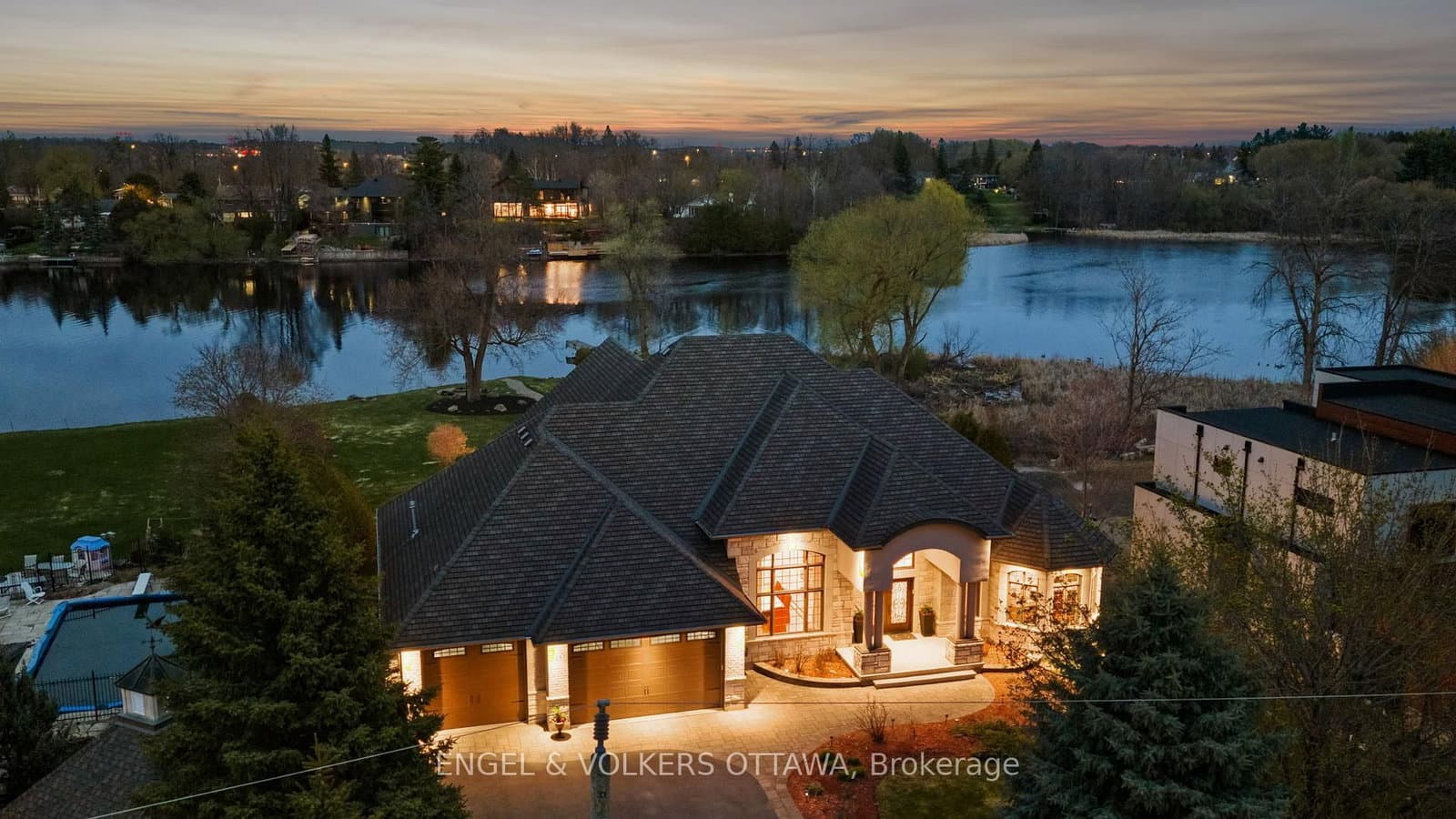 25 Winding Way, Ottawa, ON