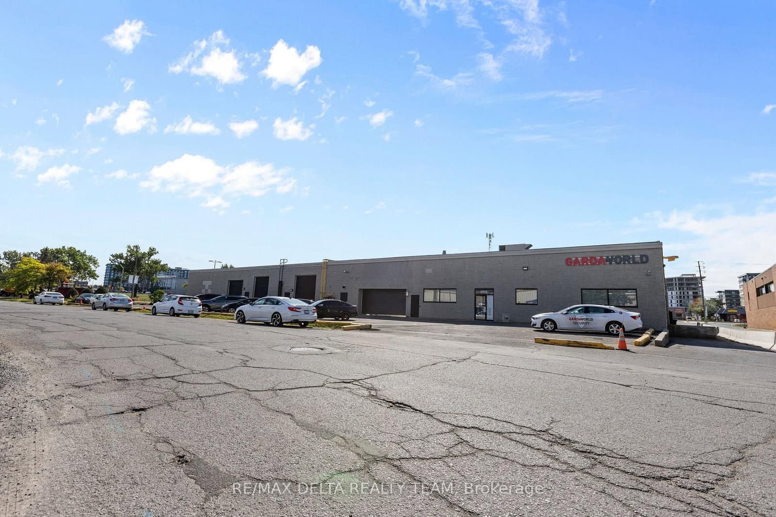 2250 Gladwin Crescent, Ottawa, ON — photo 2