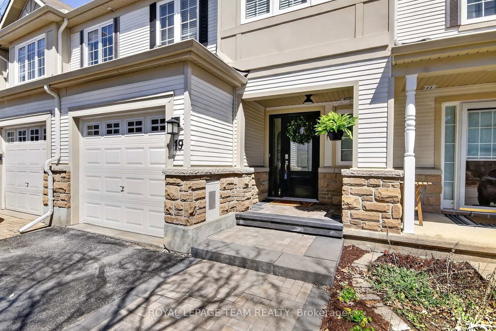 19 Goldthorpe Private, Ottawa, ON — photo 2
