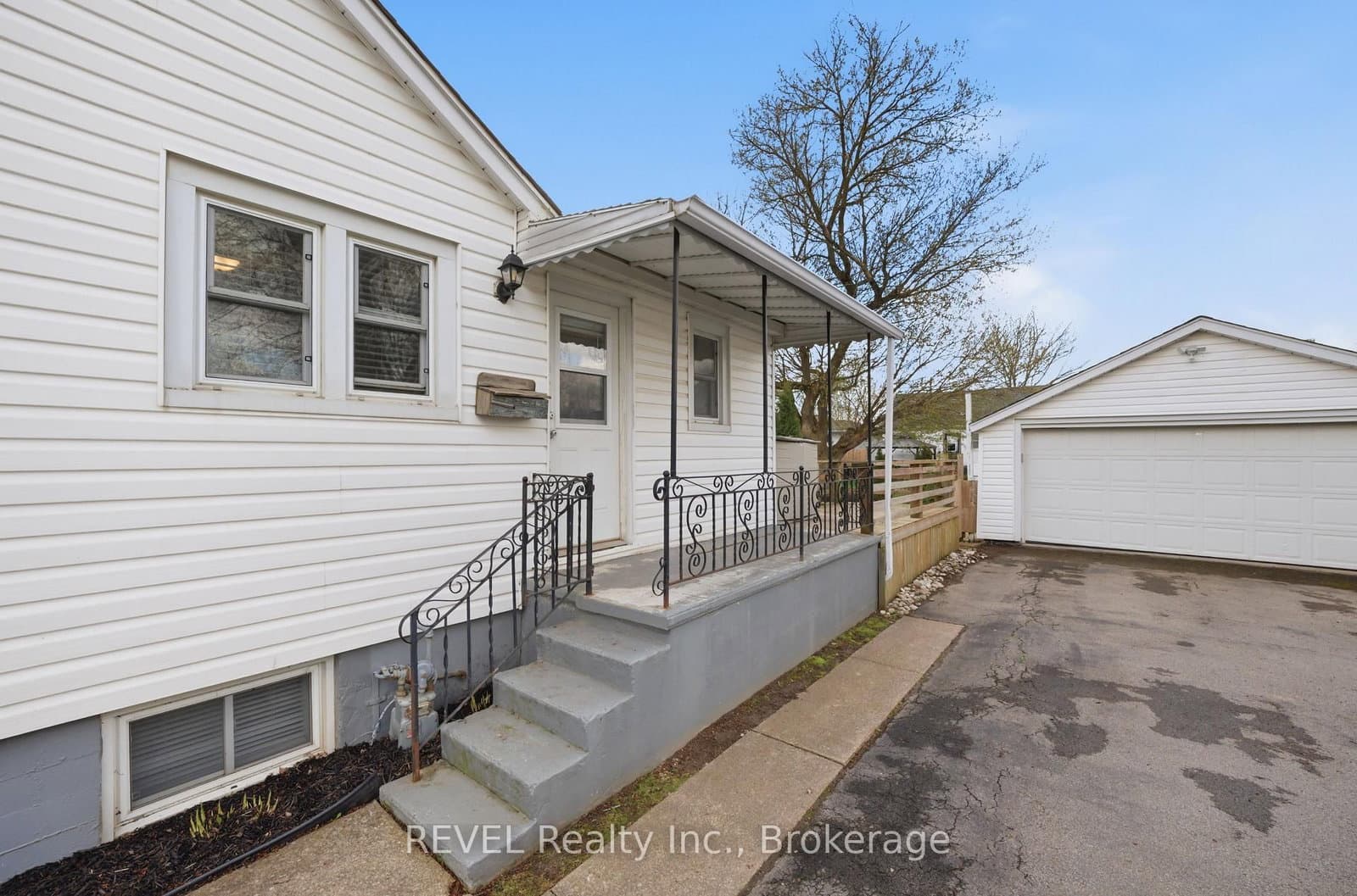 35 Hatter Avenue, Welland, ON — photo 2