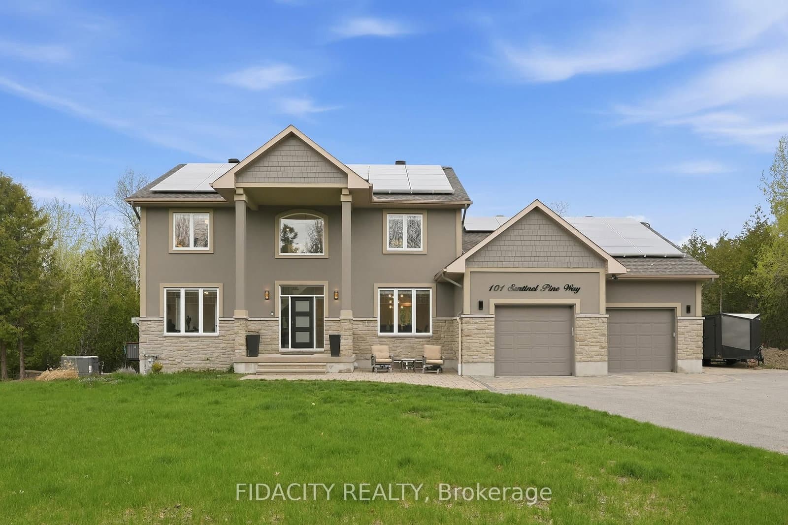 101 Sentinel Pine Way, Carp, ON