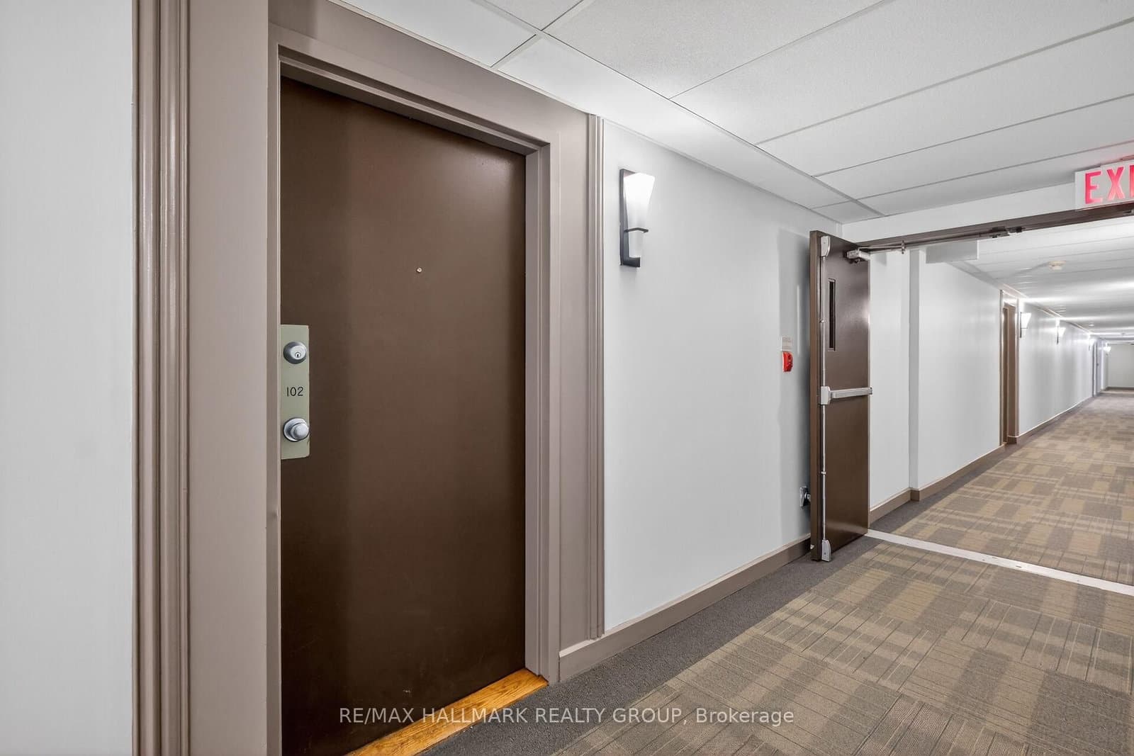 102 - 280 Brittany Drive, Ottawa, ON — photo 2