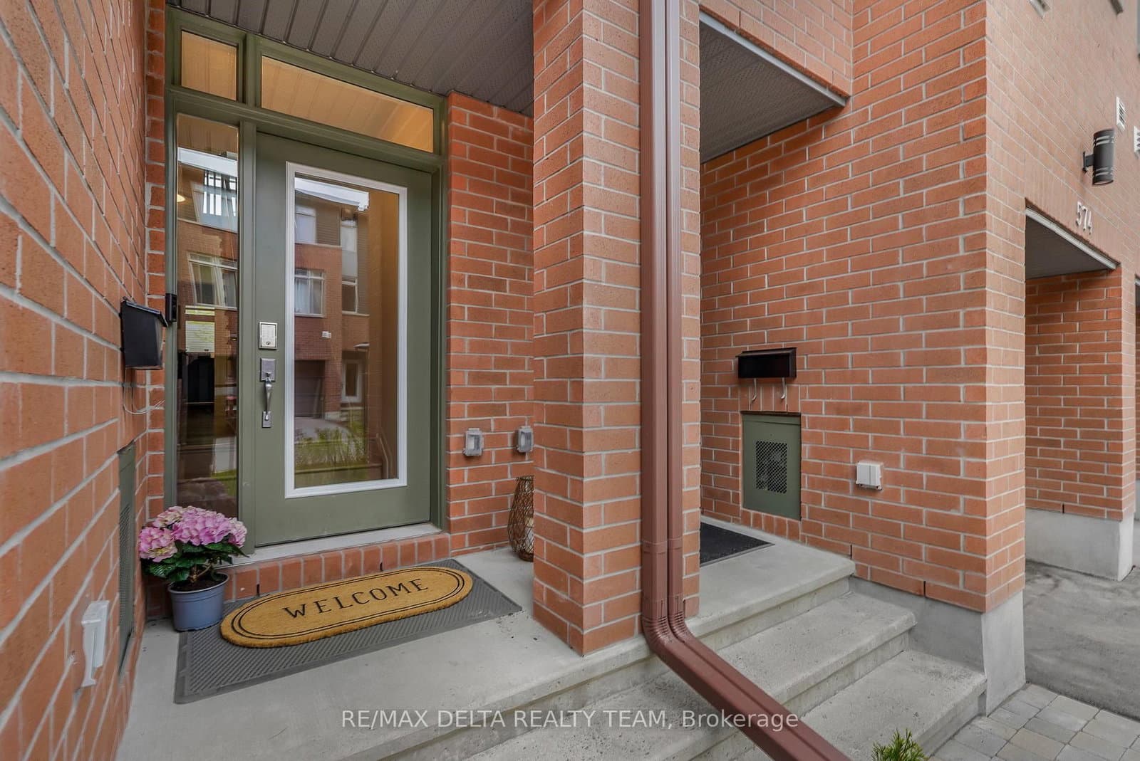 576 Halo Private, Ottawa, ON — photo 2