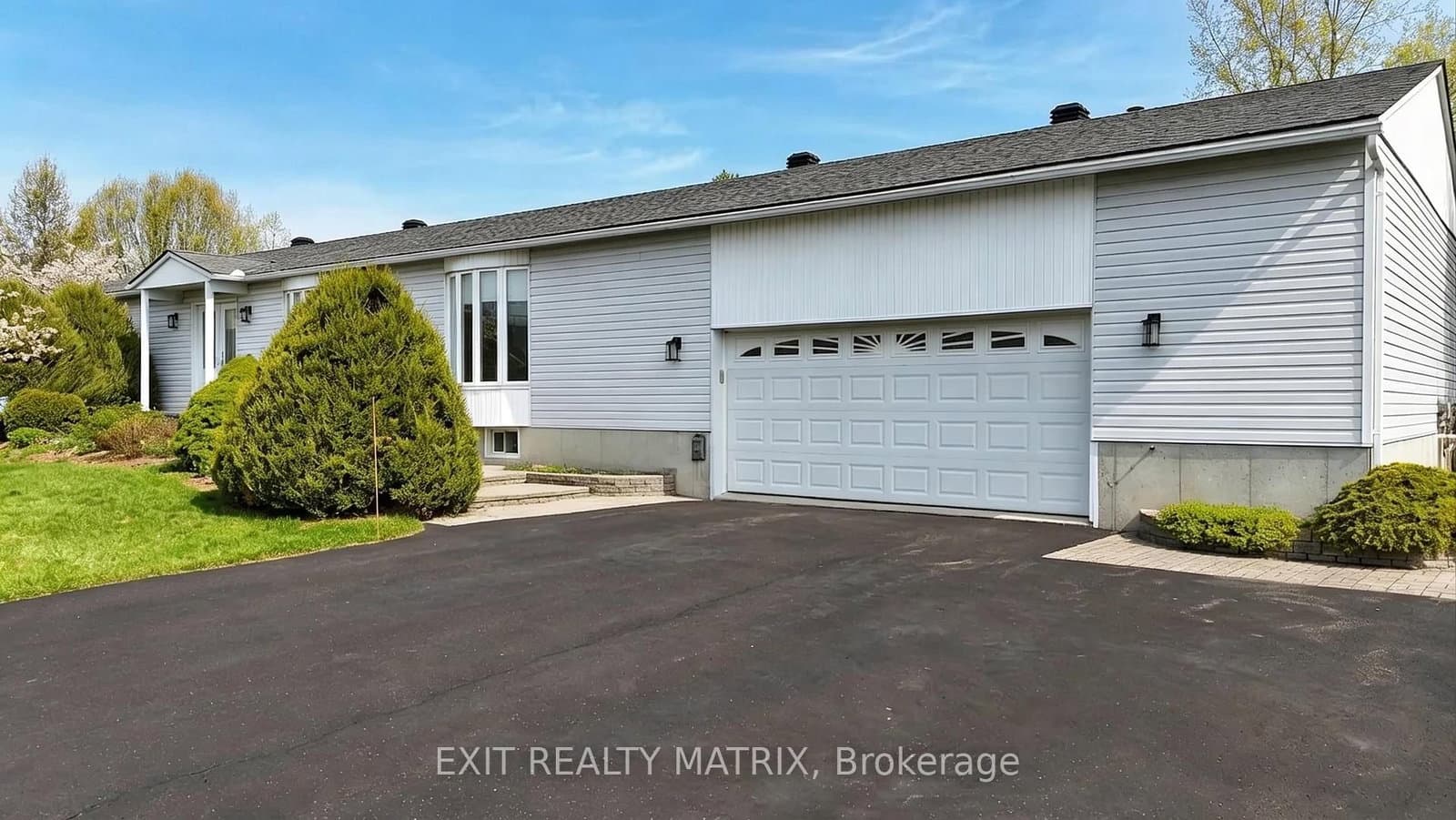 8329 Rodney Farm Drive, Metcalfe, ON — photo 2