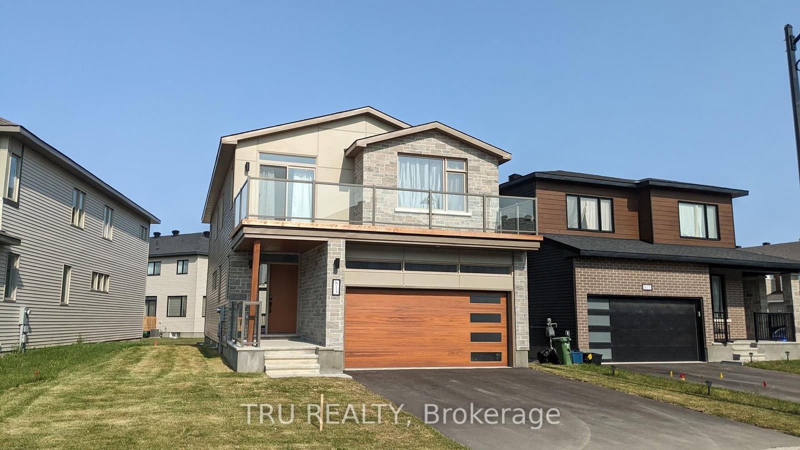 813 Crossgate Street, Ottawa, ON — photo 2