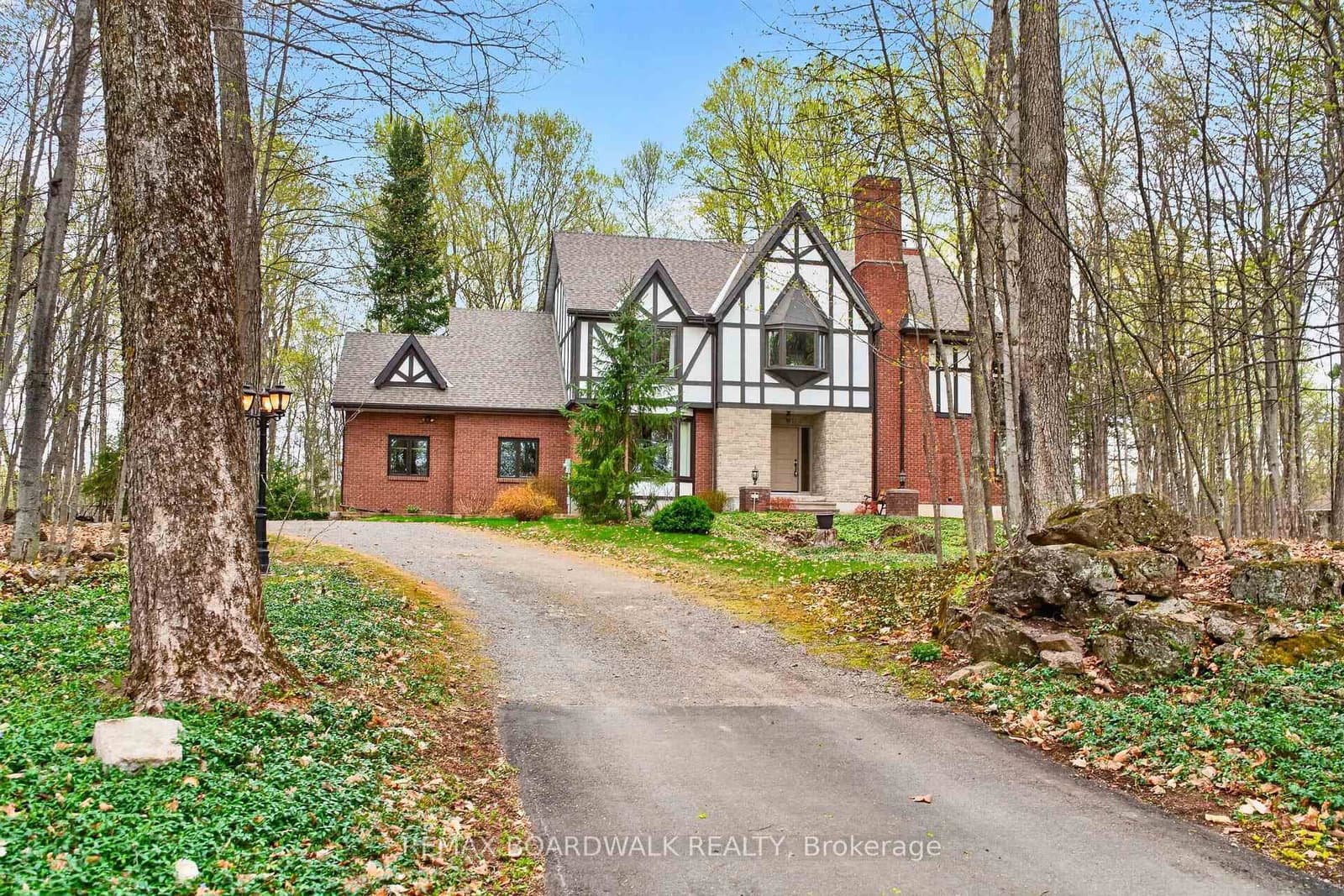 127 Margaret Anne Drive, Carp, ON