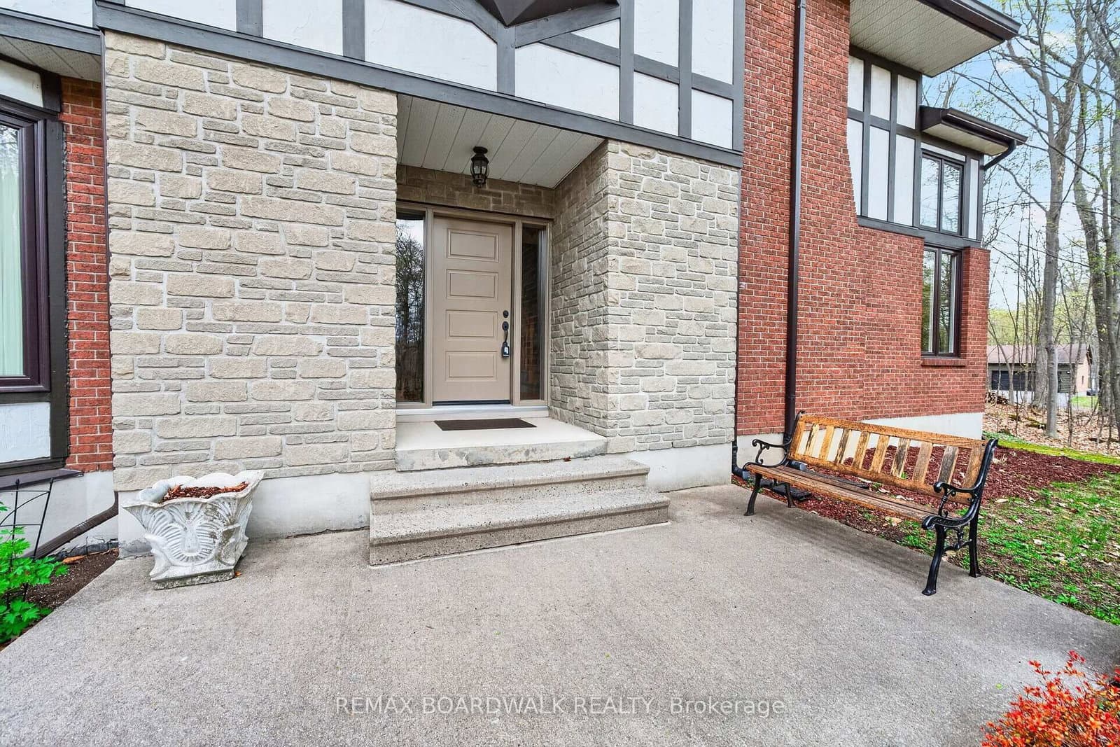 127 Margaret Anne Drive, Carp, ON — photo 3