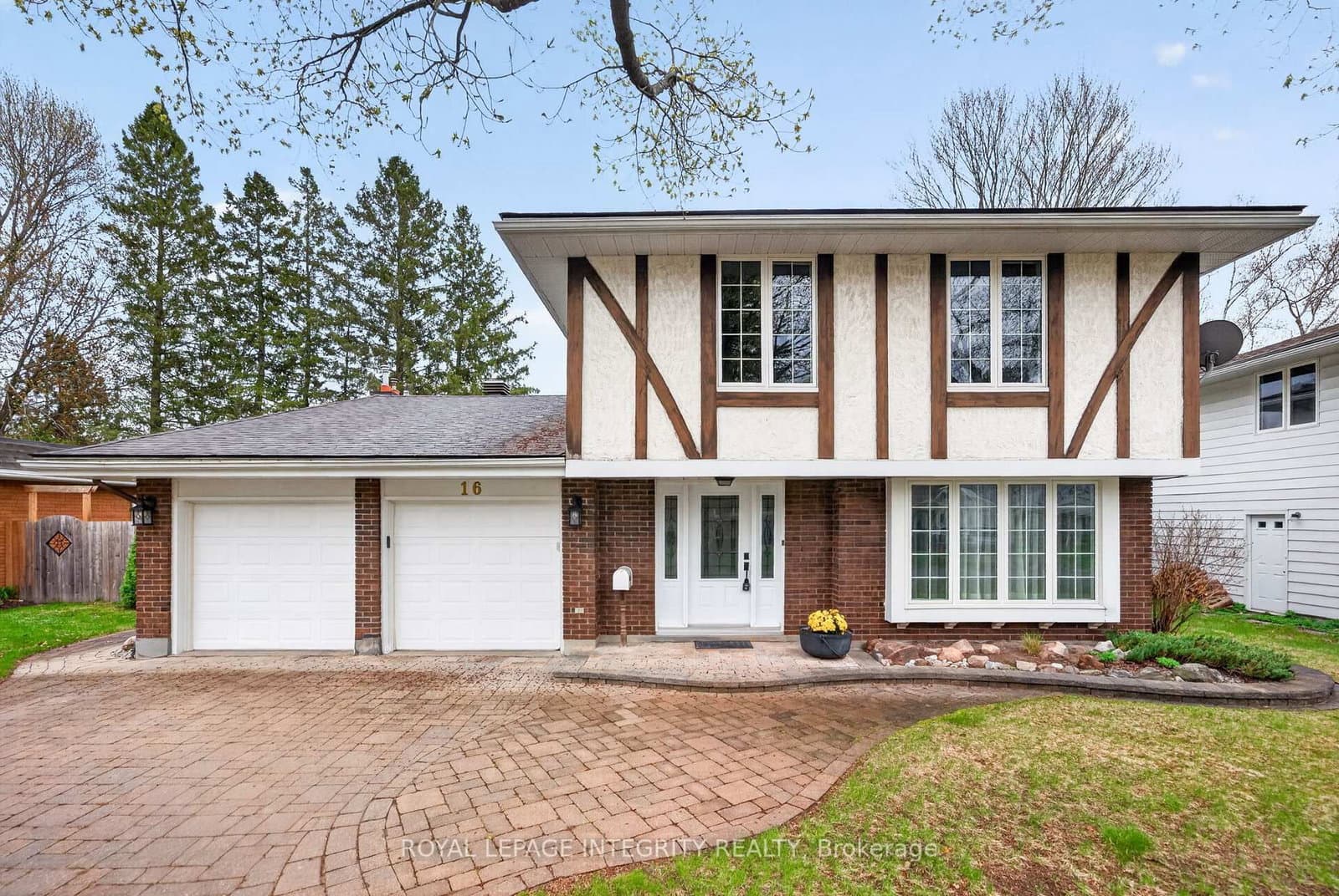 16 Ancona Crescent, Ottawa, ON