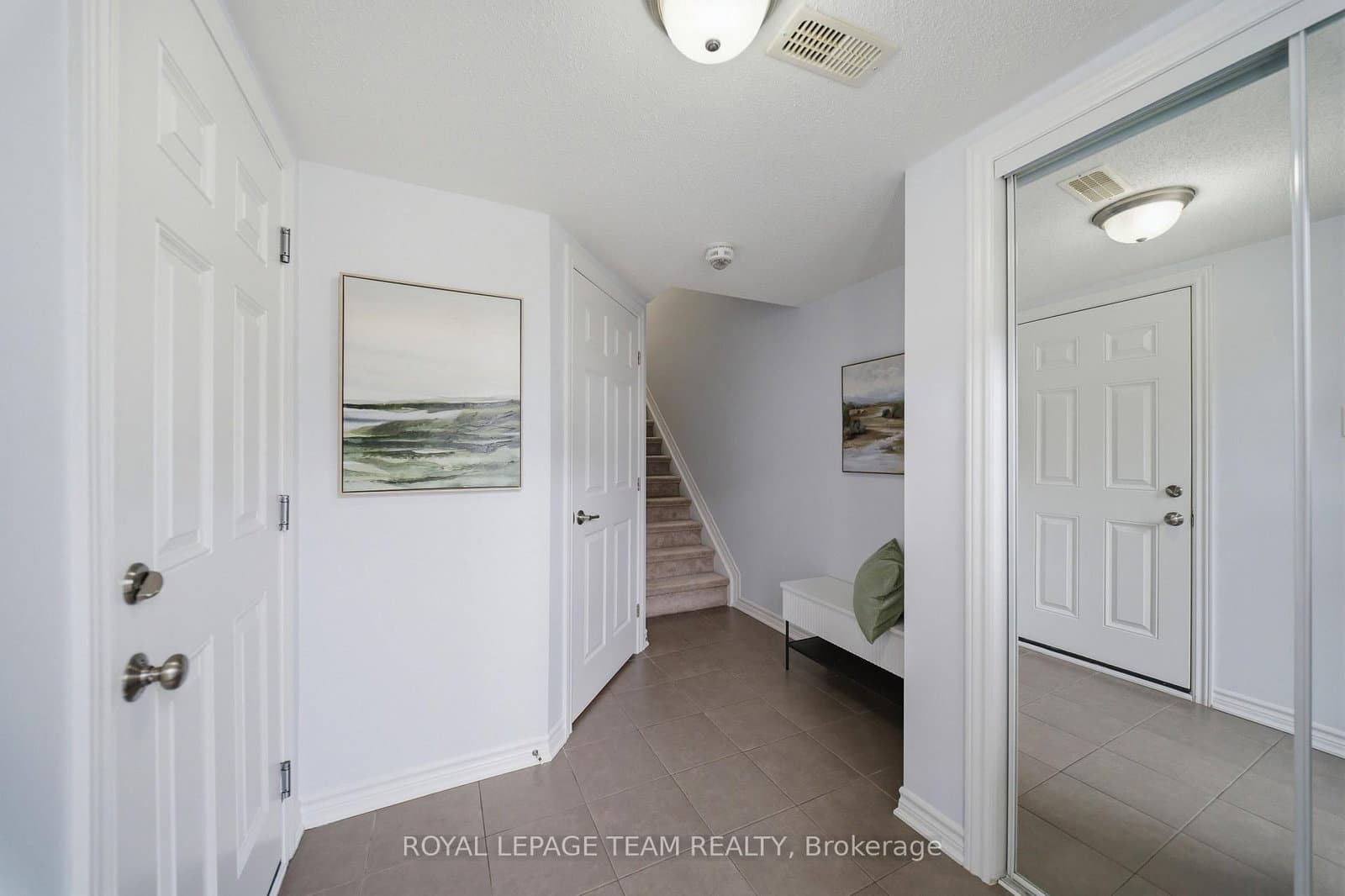599 Foxlight Circle, Ottawa, ON — photo 2