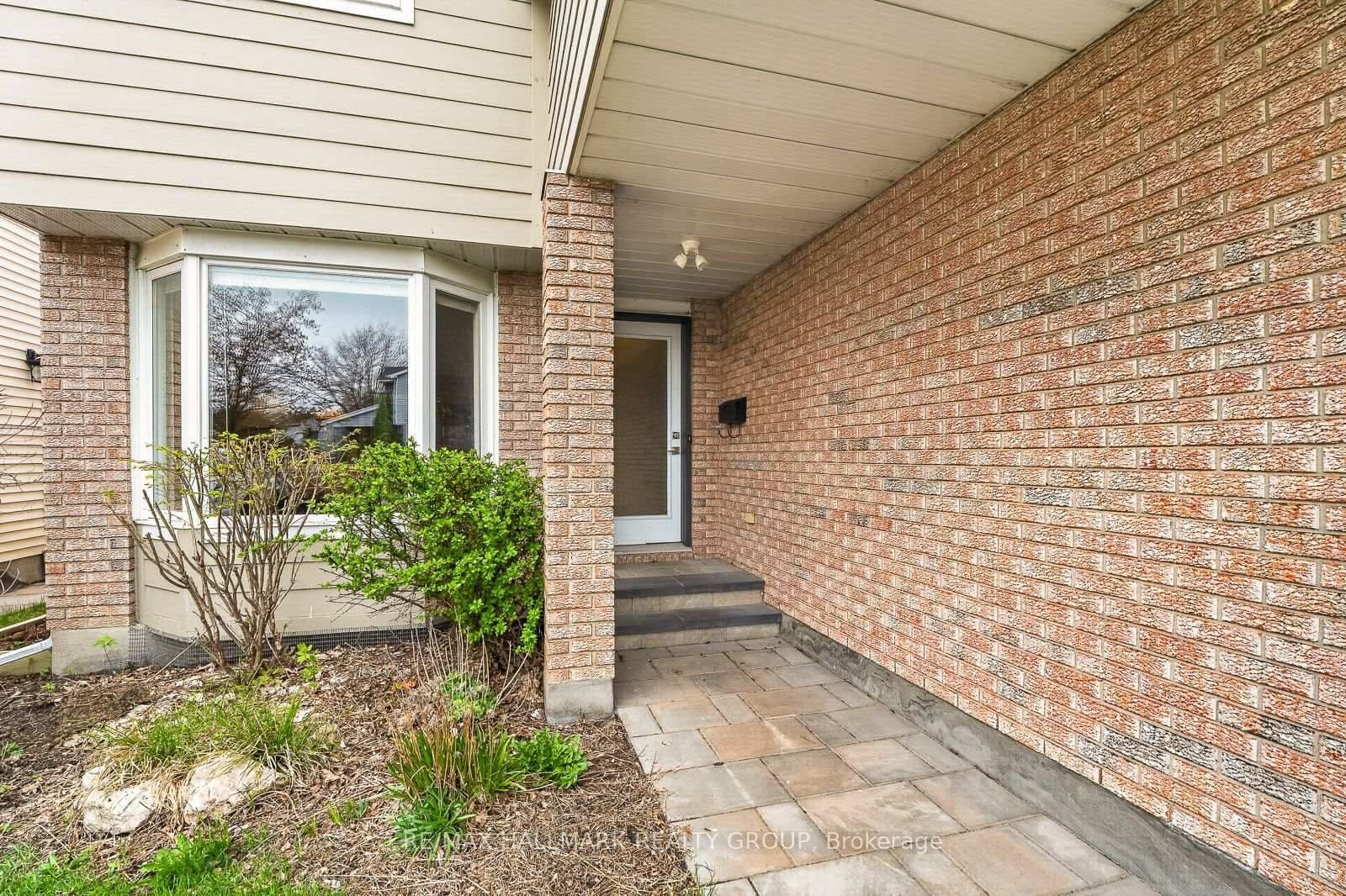 1298 Famlit Court, Ottawa, ON — photo 3