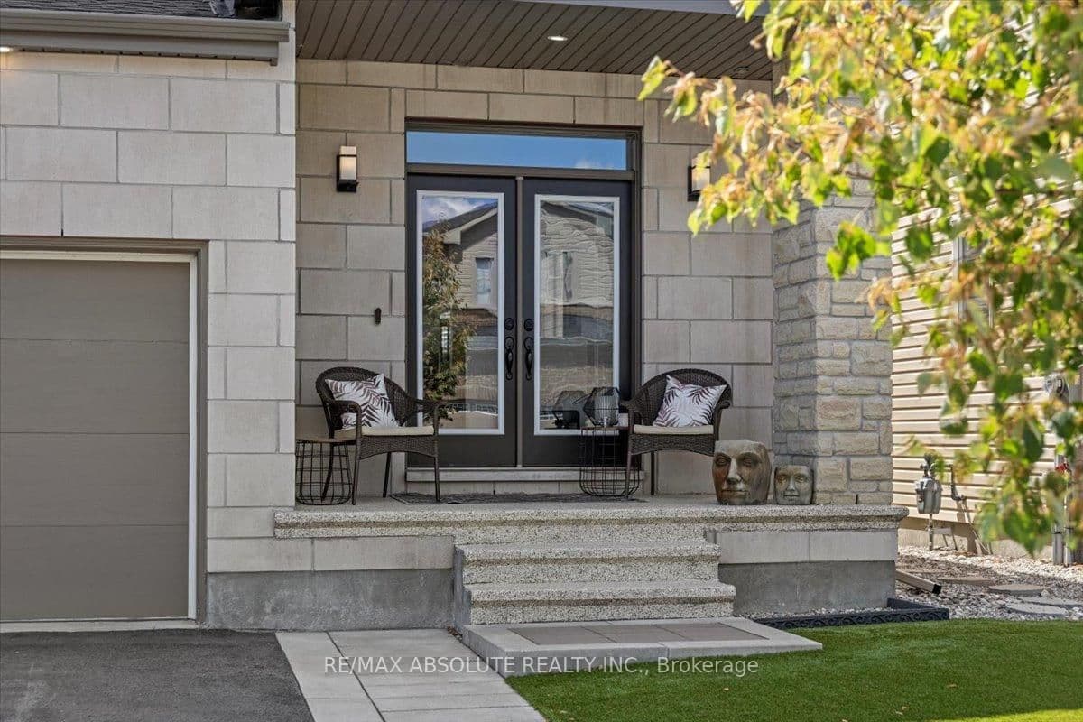 1008 Manege Street, Ottawa, ON — photo 3