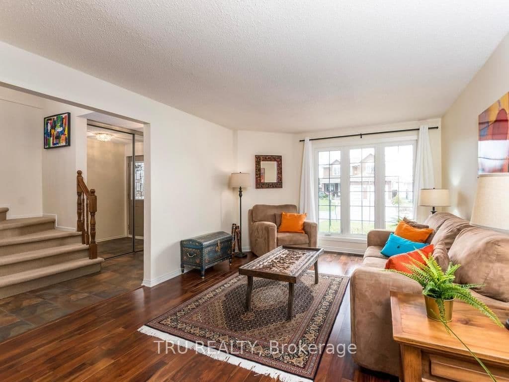 14 Hyannis Avenue, Ottawa, ON — photo 3