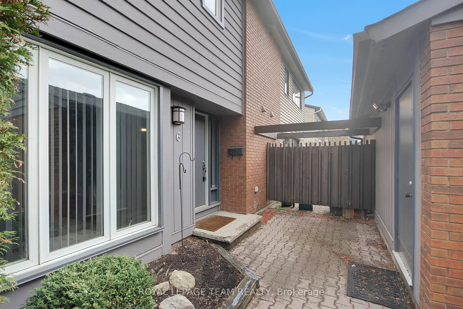 6 BURNETTS GROVE Circle, Ottawa, ON — photo 3