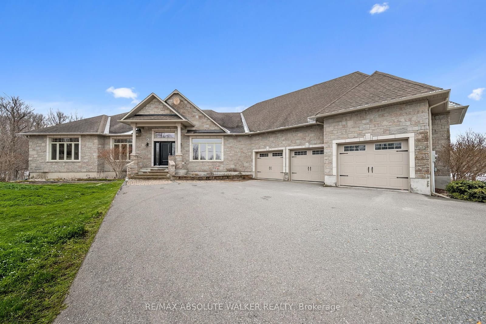 8134 Adam Baker Way, Metcalfe, ON — photo 2