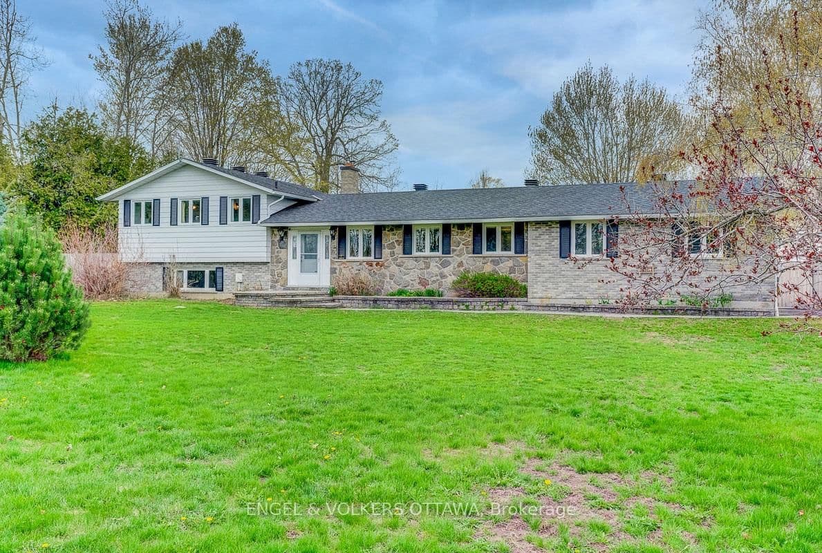 2963 Roger Stevens Drive, North Gower, ON